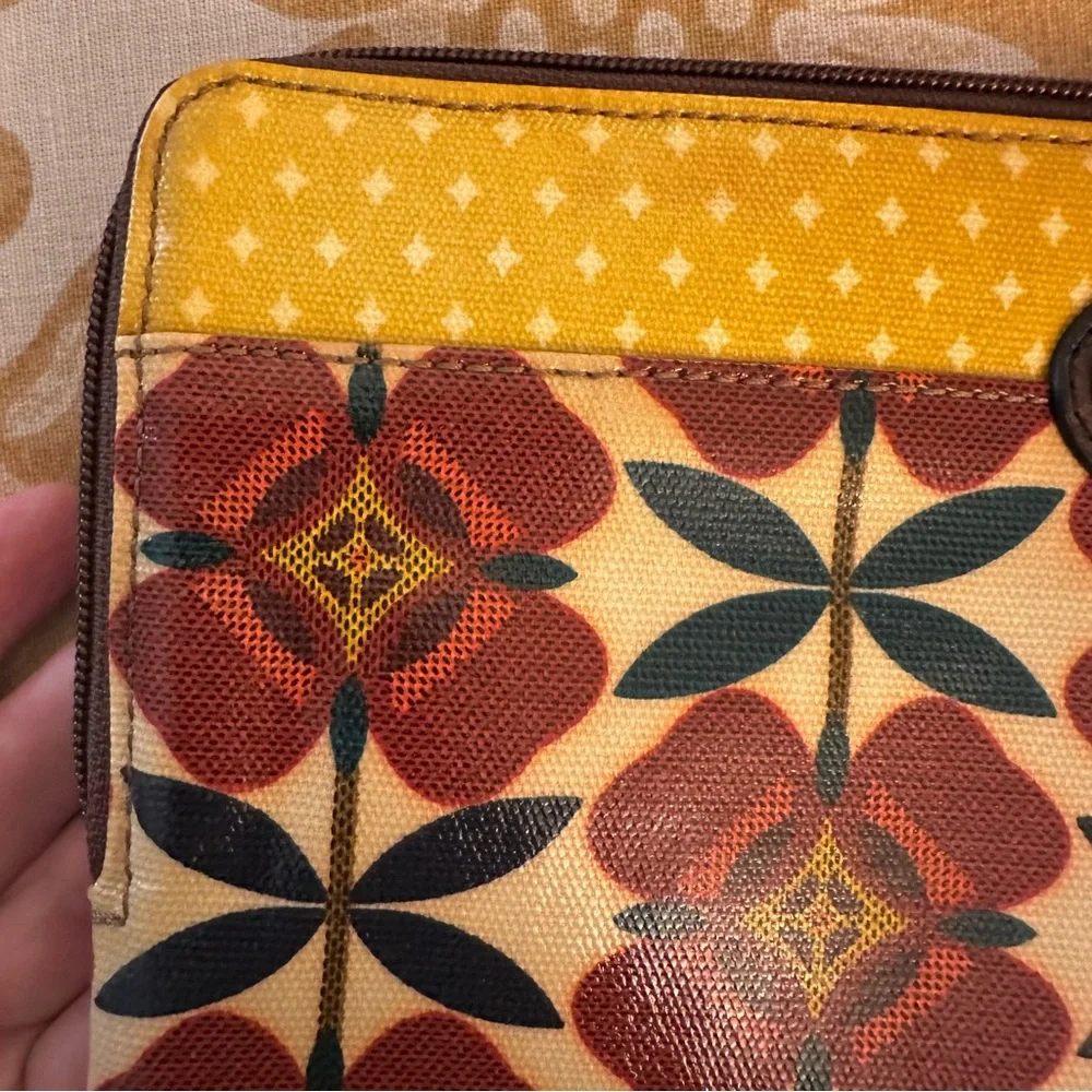 NWOT Fossil Tablet/IPad Zipped Case